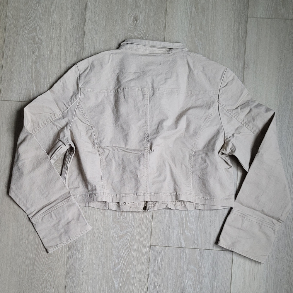 Buttons jacket - Picture 7 of 9